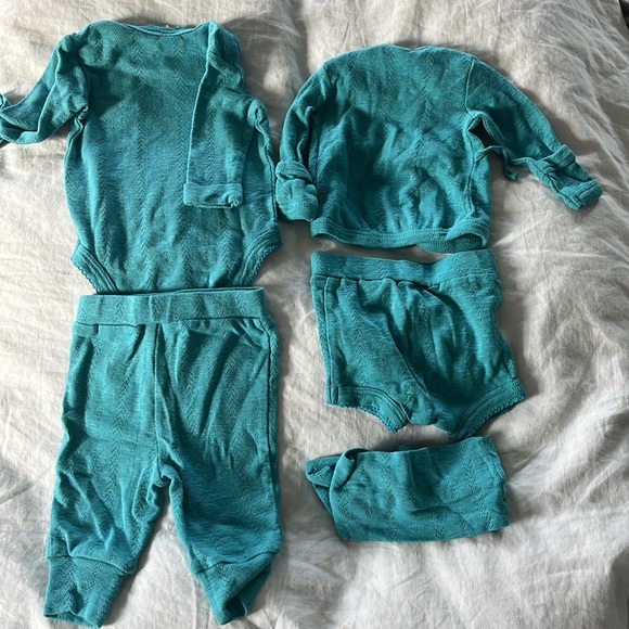 Newborn Outfits - Picture 2 of 12